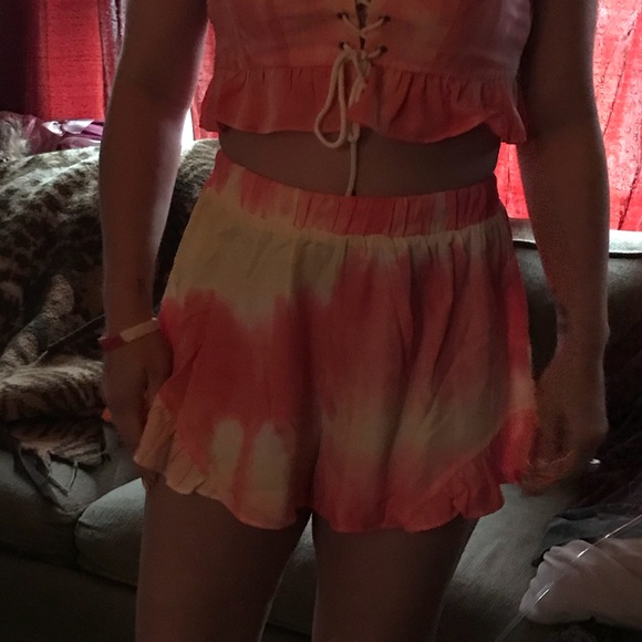 Beautiful 2 peice short set size small - Picture 7 of 8